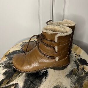 UGG Caspia 1932 Lace Up Shearling Lined Leather Boot